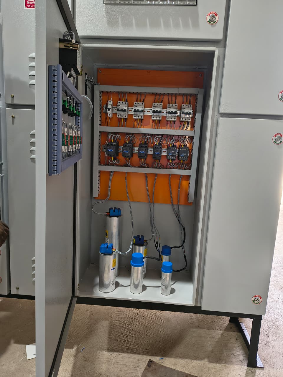 Integrated Capacitor Bank & Feeder Panel
