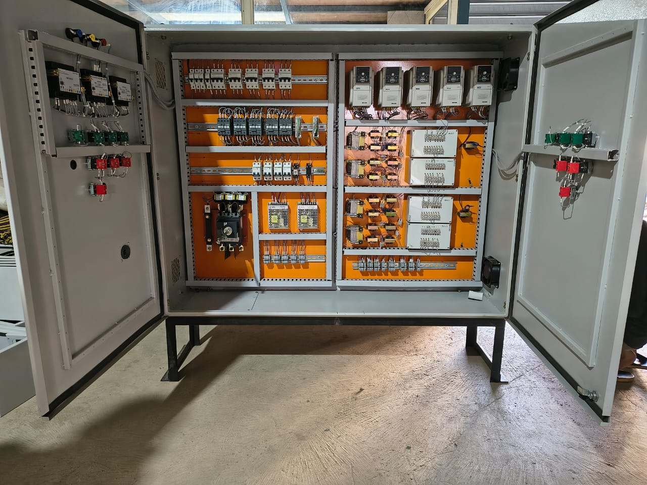 Integrated VFD/Soft Starter Control Panel